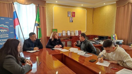 Ольга Осипенко: Совместно с председателем Совета депутатов Новотроицкого округа Алексеем Козубским провели декаду приёмов граждан в муниципалитете, посвящённых дню рождения «Единой России»