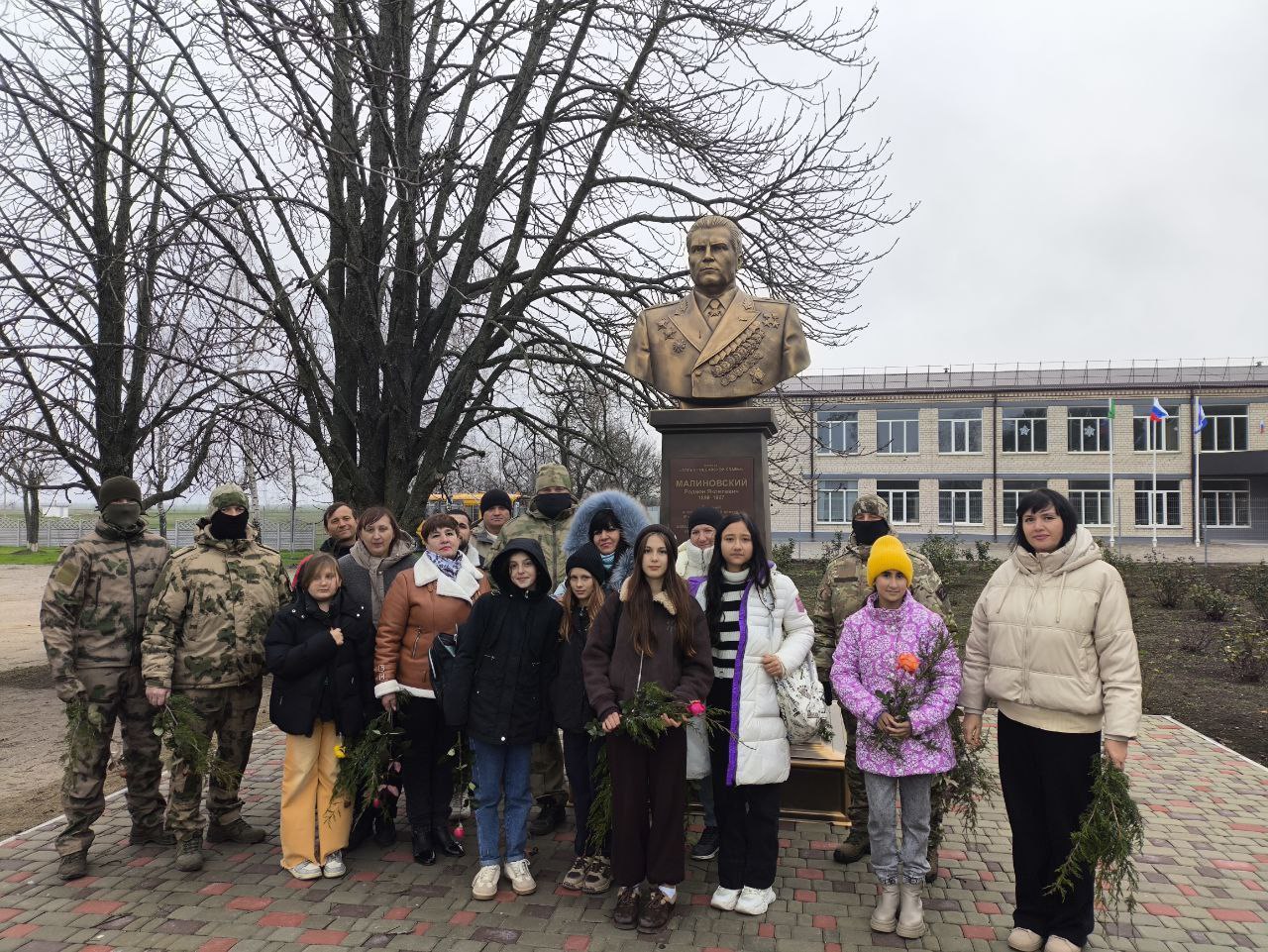 Торжественный митинг-реквием «Памяти героев» прошел в селе Вольное при поддержке «Единой России» Торжественный митинг-реквием «Памяти героев» прошел в селе Вольное при поддержке «Единой России»