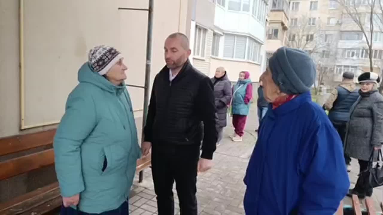 Павел Филипчук: Посетил центр выдачи гуманитарной помощи в Каховке