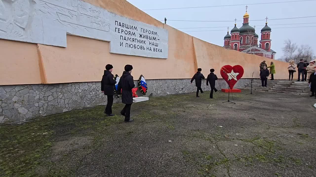 Первый секретарь Херсонского регионального отделения КПРФ Рамиль Замалетдинов вместе с секретарями областного комитета Сергеем Безпятовым и Николаем Юрчуком приняли участие в торжественном митинге в селе Геническая Горка у...