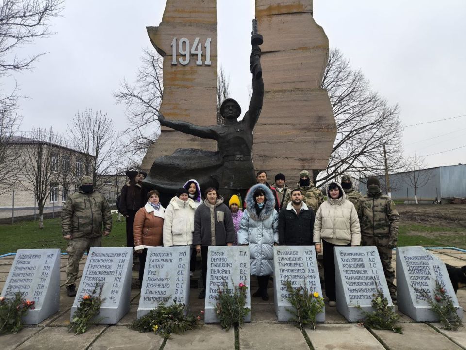 Торжественный митинг-реквием «Памяти героев» прошел в селе Вольное при поддержке «Единой России» Торжественный митинг-реквием «Памяти героев» прошел в селе Вольное при поддержке «Единой России»