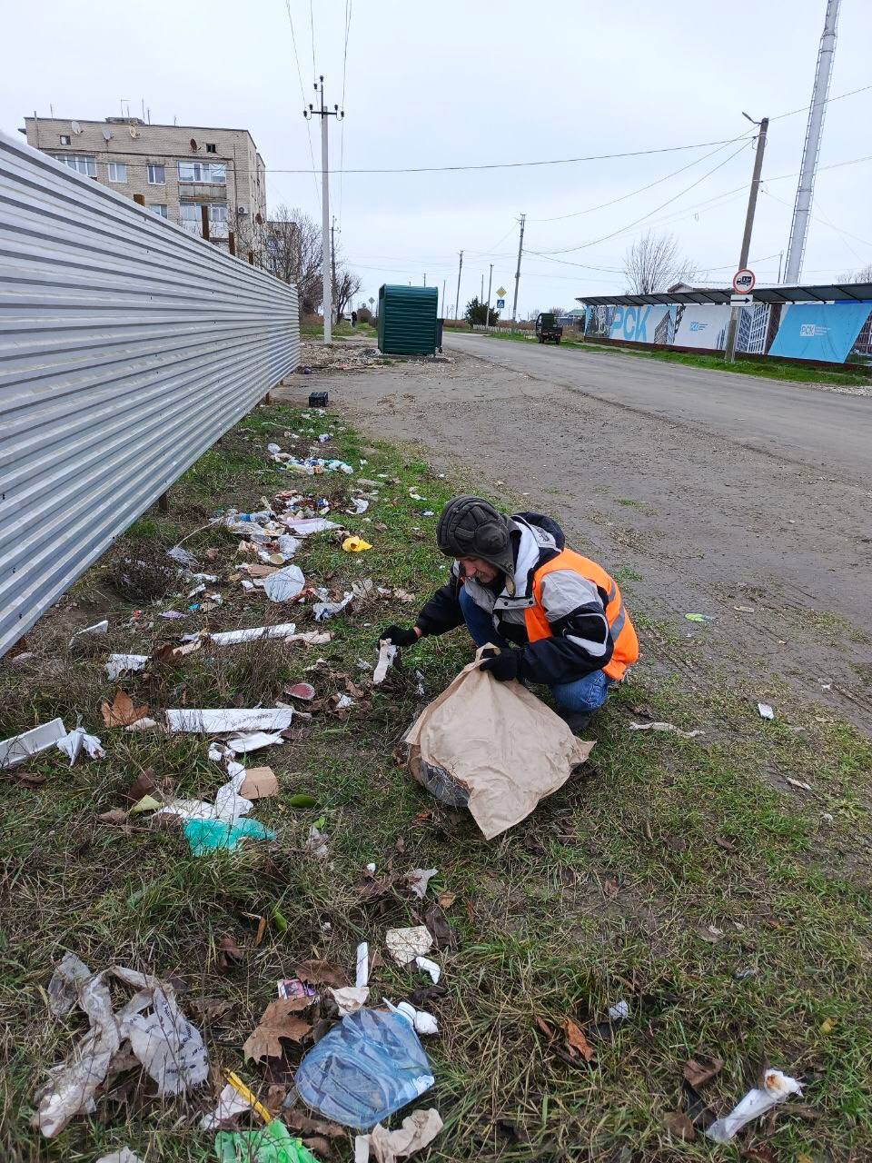 Работы по благоустройству в Геническом округе продолжаются Работы по благоустройству в Геническом округе продолжаются