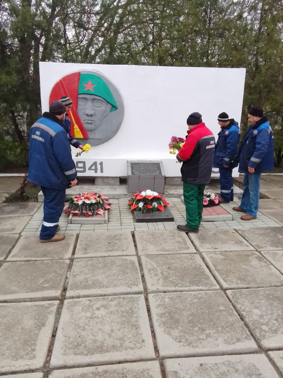 Сегодня, в День Героев Отечества коллектив ГУП ХО "ОБЛВОДОКАНАЛ" почтил память павших героев в годы Великой Отечественной войны Сегодня, в День Героев Отечества коллектив ГУП ХО "ОБЛВОДОКАНАЛ" почтил память павших героев в годы Великой Отечественной войны