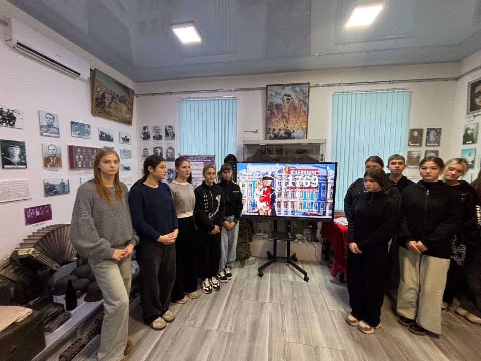 Генический краеведческий музей провел Урок мужества «День Героев: Отвага и долг» Генический краеведческий музей провел Урок мужества «День Героев: Отвага и долг»