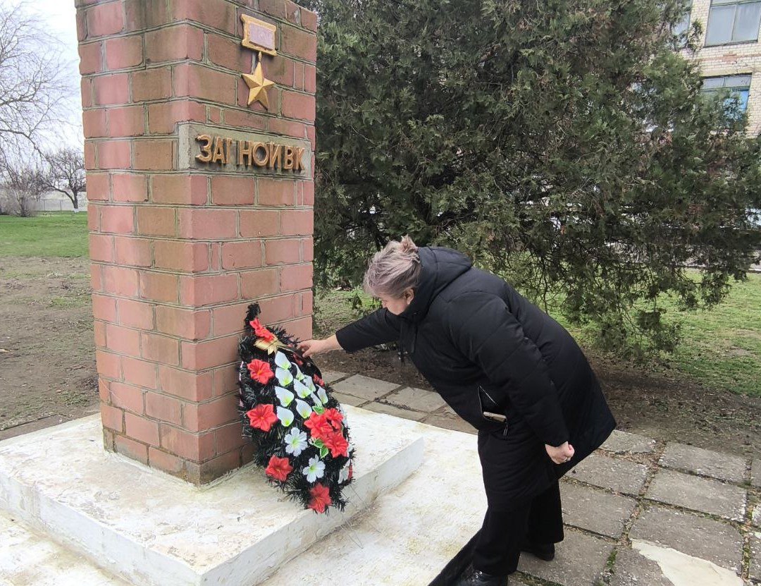 9 декабря, в День Героев Отечества, в Парке-мемориале «Воинской Славы» с.Рубановка прошла торжественная церемония возложения венков к памятнику «Памяти павших, во имя живых!», посвященному погибшим в зоне СВО, а также к... 9 декабря, в День Героев Отечества, в Парке-мемориале «Воинской Славы» с.Рубановка прошла торжественная церемония возложения венков к памятнику «Памяти павших, во имя живых!», посвященному погибшим в зоне СВО, а также к...