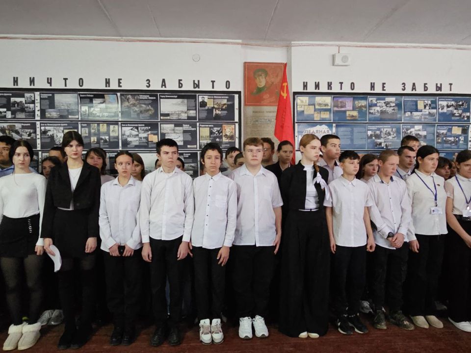 В школе села Хлебодаровка в День Героев Отечества открыли «Парту Героя»! В школе села Хлебодаровка в День Героев Отечества открыли «Парту Героя»!