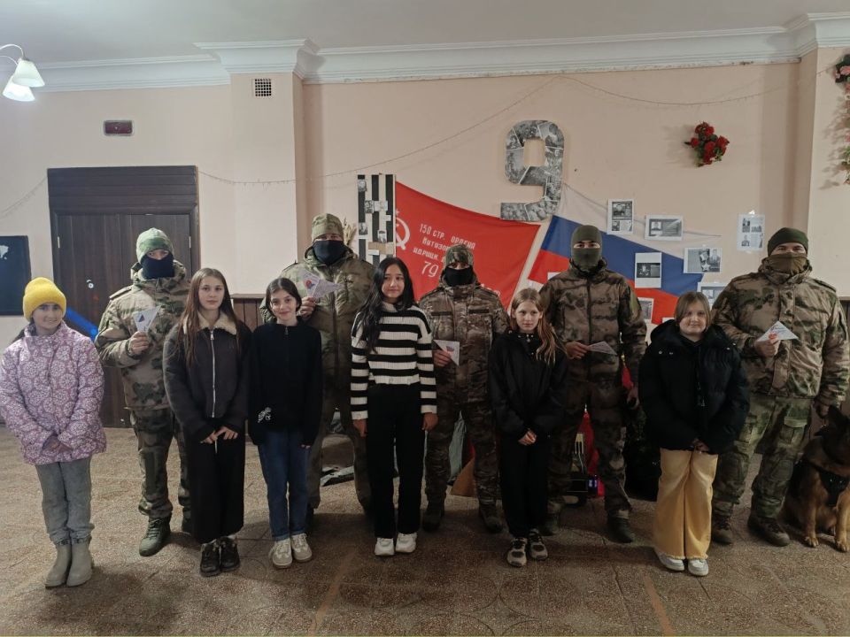В селе Вольное состоялась патриотическая акция «Письмо солдату», в ходе которой дети писали письма с целью поддержать военнослужащих В селе Вольное состоялась патриотическая акция «Письмо солдату», в ходе которой дети писали письма с целью поддержать военнослужащих