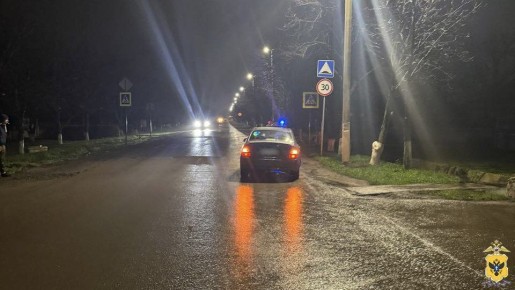 Полицейские устанавливают обстоятельства ДТП с пострадавшей пешеходом в Новотроицком округе