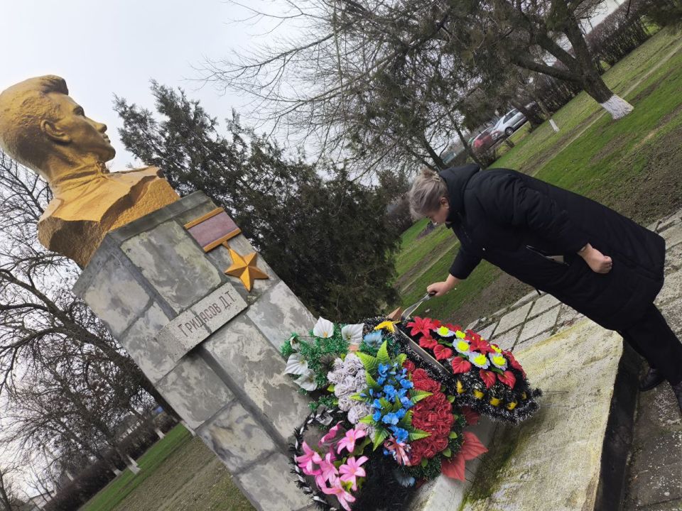 9 декабря, в День Героев Отечества, в Парке-мемориале «Воинской Славы» с.Рубановка прошла торжественная церемония возложения венков к памятнику «Памяти павших, во имя живых!», посвященному погибшим в зоне СВО, а также к... 9 декабря, в День Героев Отечества, в Парке-мемориале «Воинской Славы» с.Рубановка прошла торжественная церемония возложения венков к памятнику «Памяти павших, во имя живых!», посвященному погибшим в зоне СВО, а также к...