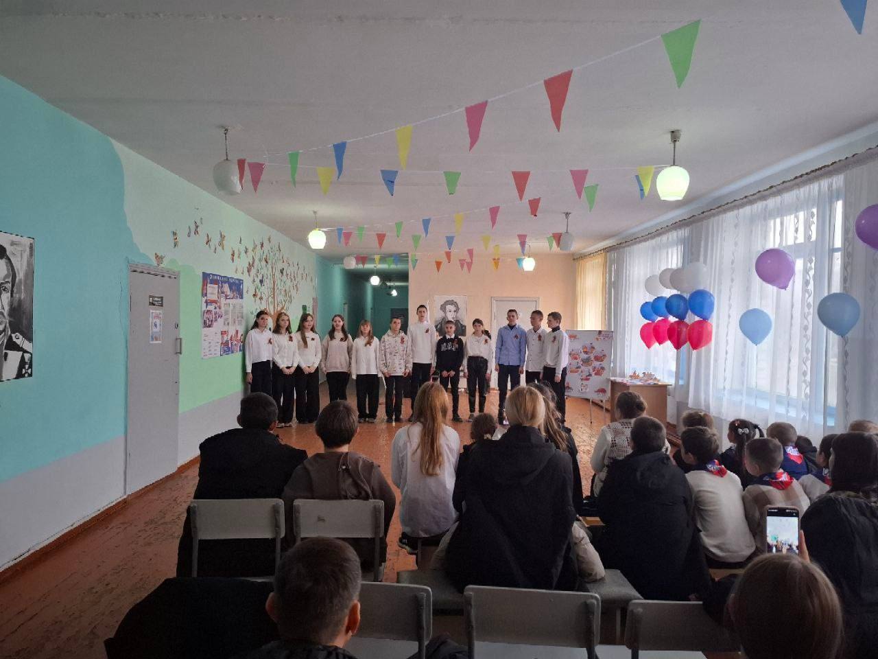 9 декабря в Новодмитровской школе прошло торжественное мероприятие, посвященное Дню Героев Отечества и закрытию Года Защитника Отечества 9 декабря в Новодмитровской школе прошло торжественное мероприятие, посвященное Дню Героев Отечества и закрытию Года Защитника Отечества