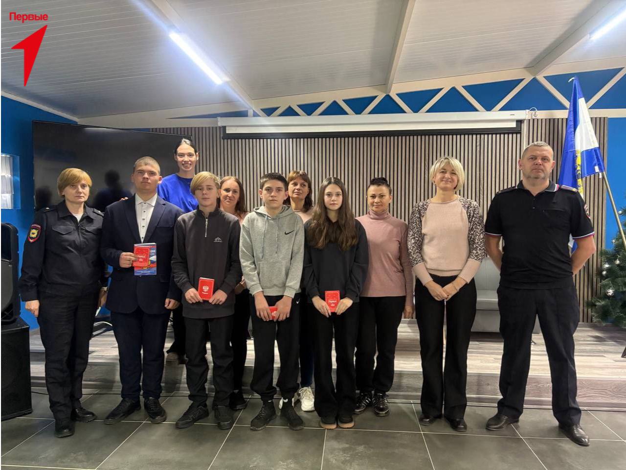 Первым Голопристанского округа вручили паспорт гражданина РФ Первым Голопристанского округа вручили паспорт гражданина РФ