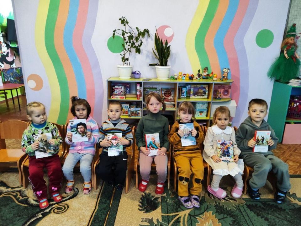 Ко Дню Героев Отечества — новые книги для школьных и дошкольных библиотек Ко Дню Героев Отечества — новые книги для школьных и дошкольных библиотек
