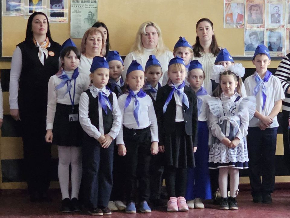 В школе села Хлебодаровка в День Героев Отечества открыли «Парту Героя»! В школе села Хлебодаровка в День Героев Отечества открыли «Парту Героя»!