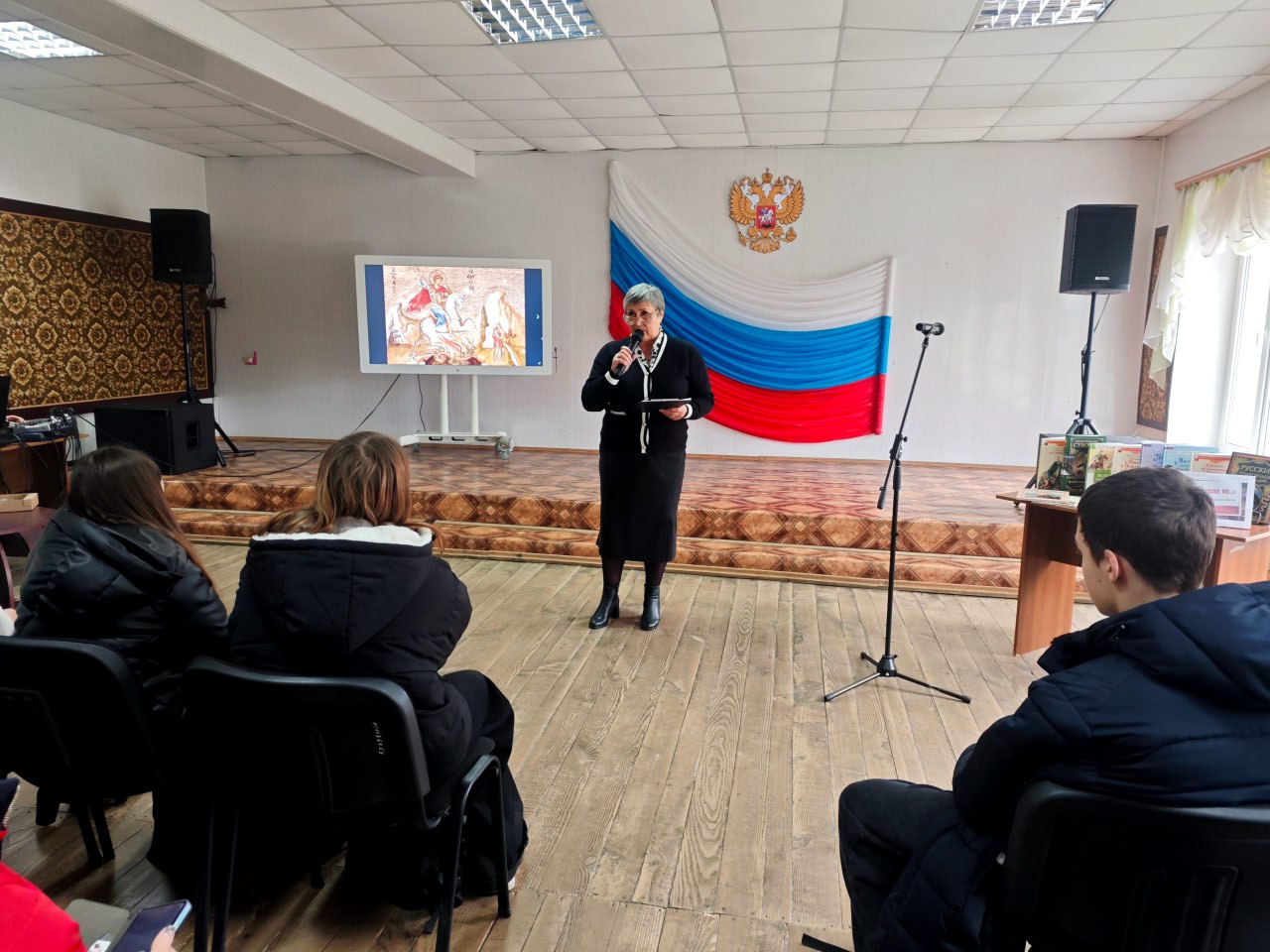 В Новотроицком муниципальном округе прошел час памяти ко Дню Героев Отечества