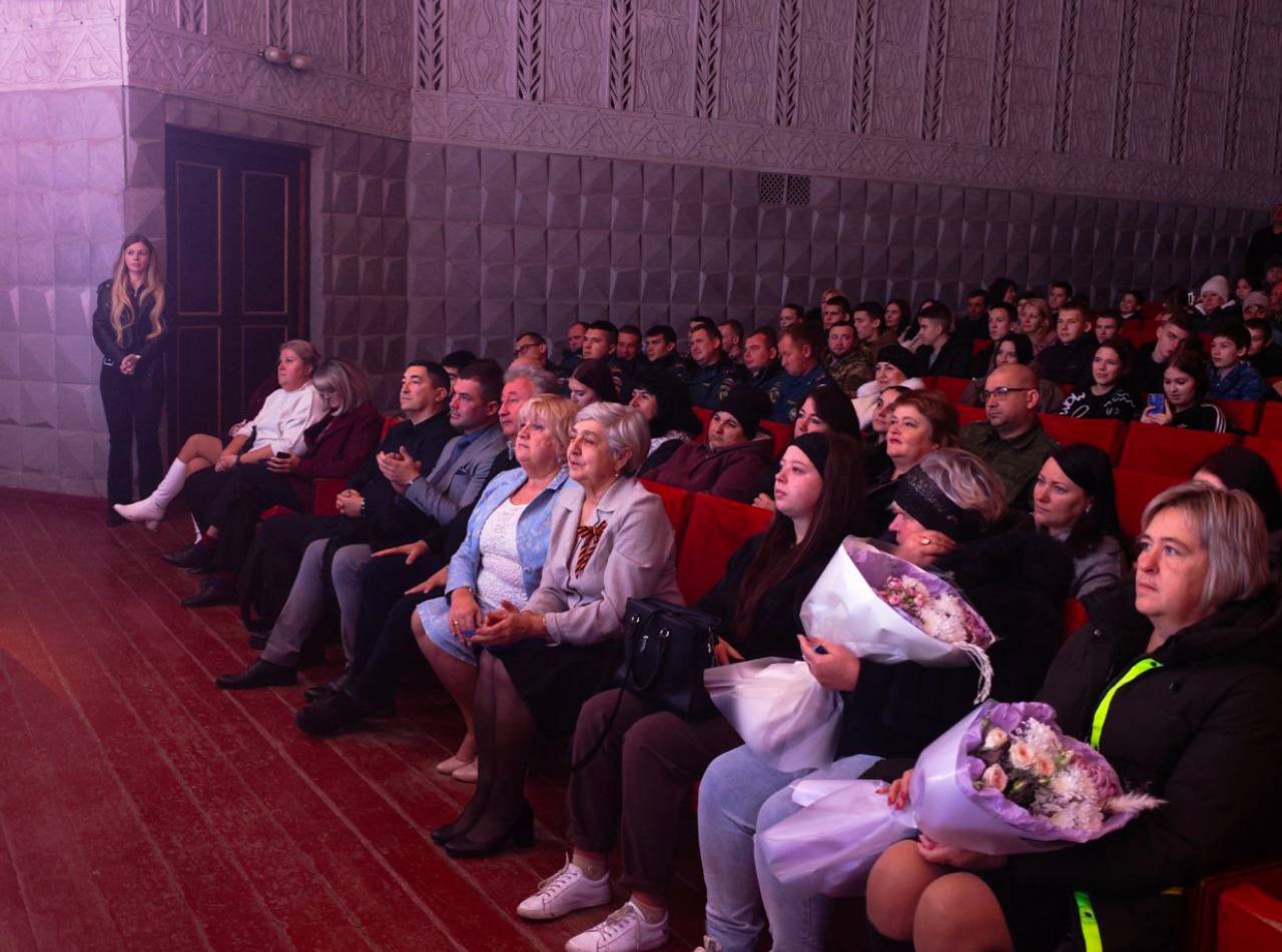 Энвер Абдураимов: Праздничный концерт в Каланчаке, посвящённый Дню Героев Отечества Энвер Абдураимов: Праздничный концерт в Каланчаке, посвящённый Дню Героев Отечества