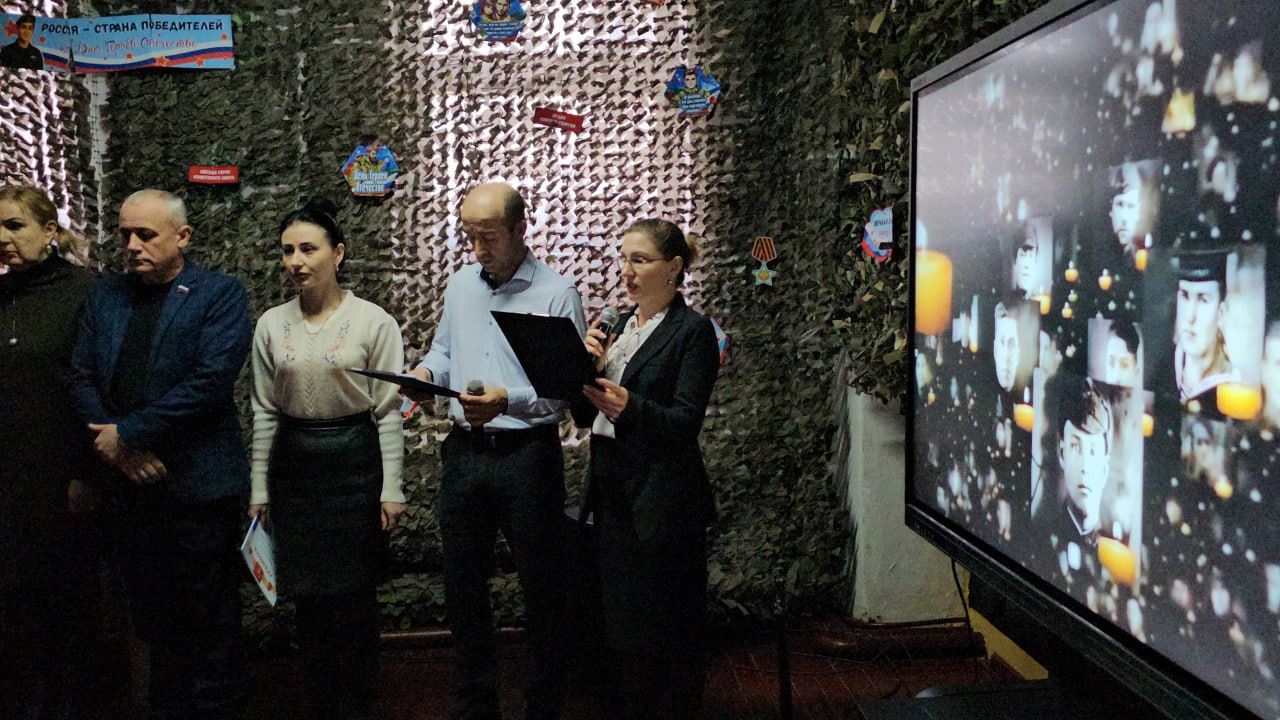 В Хлебодаровской школе Чаплинского округа «Парту Героя» посвятили ветерану Великой Отечественной войны и педагогу, отдавшей много лет этой образовательной организации, Клавдии Владимировне Годуновой В Хлебодаровской школе Чаплинского округа «Парту Героя» посвятили ветерану Великой Отечественной войны и педагогу, отдавшей много лет этой образовательной организации, Клавдии Владимировне Годуновой