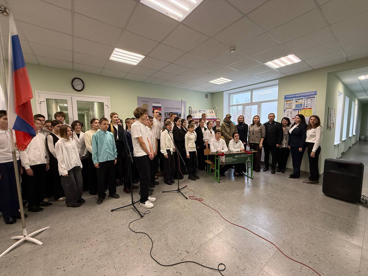 В Новотроицкой школе №1 открыли «Парту Героя» В Новотроицкой школе №1 открыли «Парту Героя»