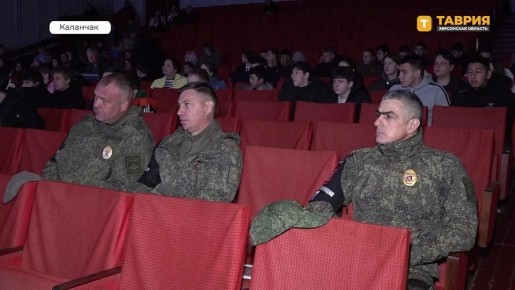 В Каланчакском доме культуры прошел концерт, посвященный Дню Героев Отечества, для участников СВО и их семей