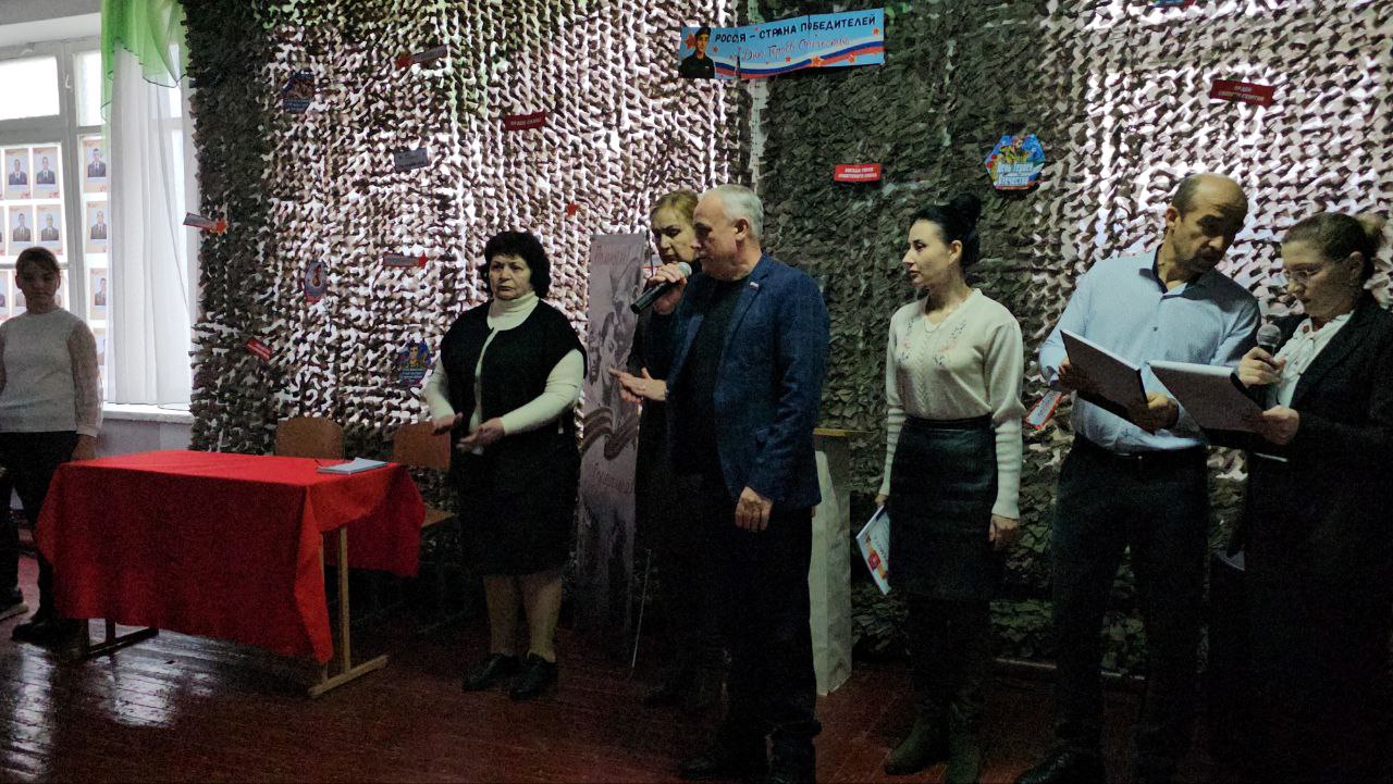 В школе села Хлебодаровка в День Героев Отечества открыли «Парту Героя»! В школе села Хлебодаровка в День Героев Отечества открыли «Парту Героя»!