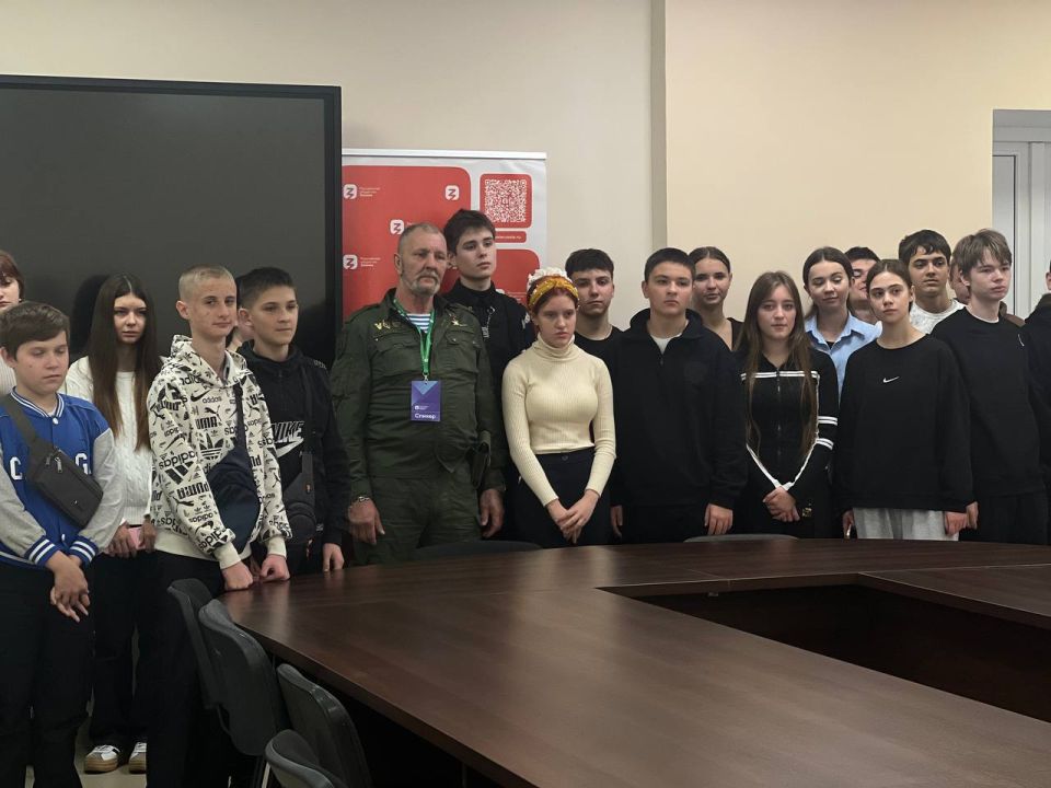 С Днём Героев Отечества!. От ратных полей Древней Руси до огненных рубежей наших дней — Россия стоит благодаря силе духа своих защитников С Днём Героев Отечества!. От ратных полей Древней Руси до огненных рубежей наших дней — Россия стоит благодаря силе духа своих защитников