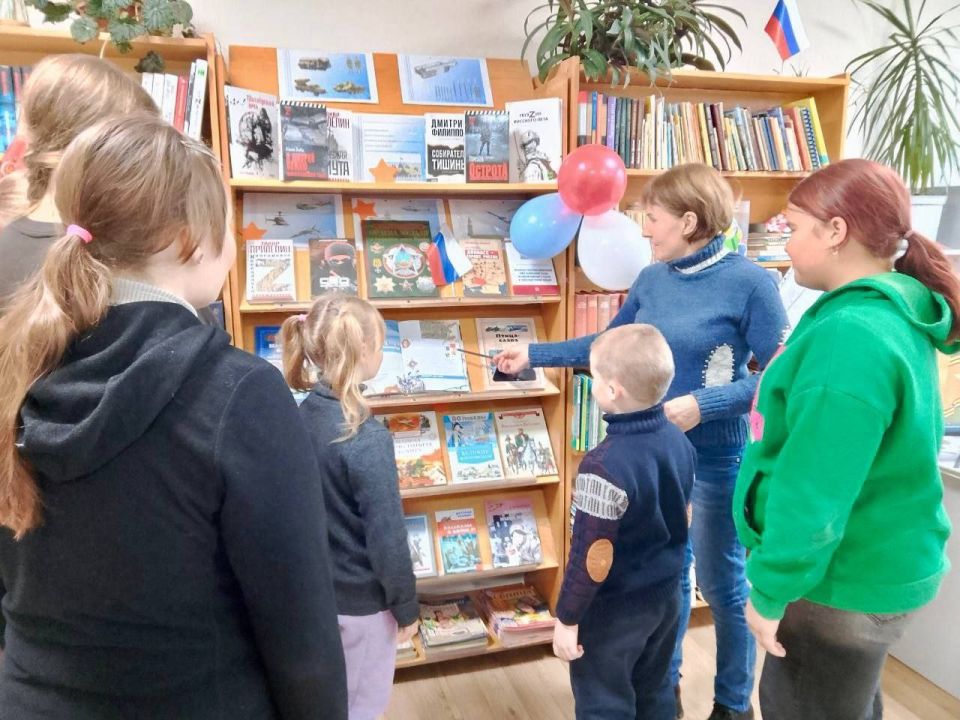 Тематические мероприятия ко Дню Героев Отечества прошли в Привольской библиотеке Тематические мероприятия ко Дню Героев Отечества прошли в Привольской библиотеке