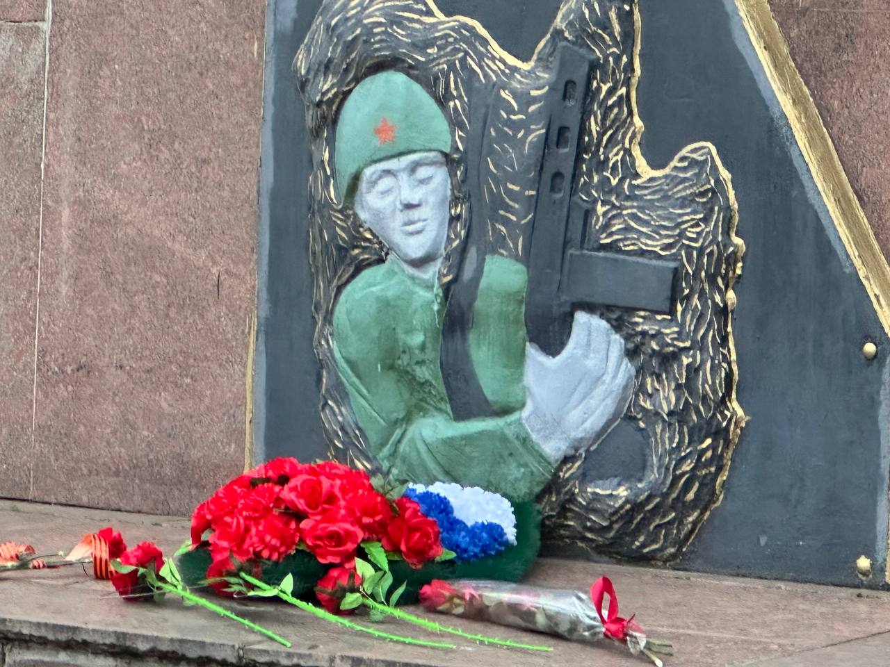 Возложение цветов ко Дню Героев Отечества в Ивановке Возложение цветов ко Дню Героев Отечества в Ивановке