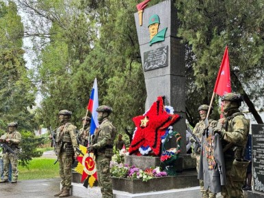 С Днём Героев Отечества!. От ратных полей Древней Руси до огненных рубежей наших дней — Россия стоит благодаря силе духа своих защитников