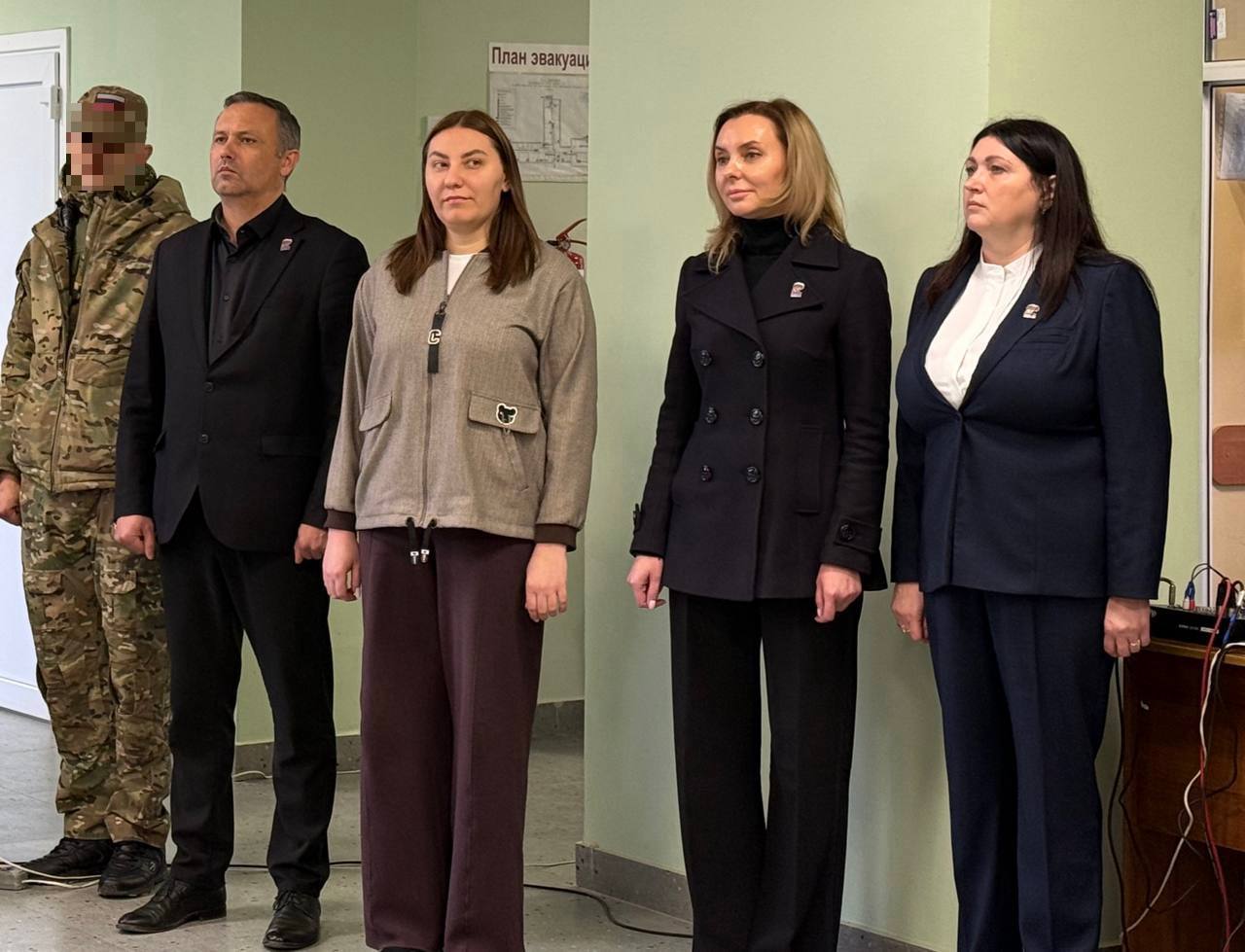 В Новотроицкой школе №1 открыли «Парту Героя» В Новотроицкой школе №1 открыли «Парту Героя»