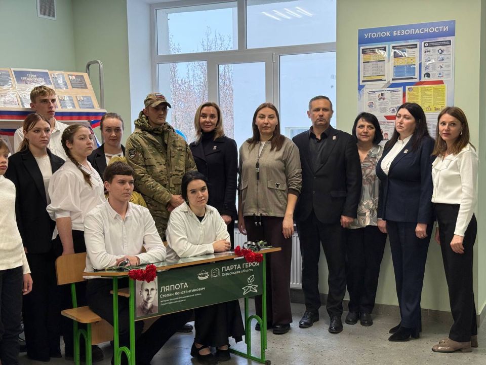 Вторую, открытую сегодня "Парту Героя", посвятили Герою Советского Союза Степану Константиновичу Ляпоте Вторую, открытую сегодня "Парту Героя", посвятили Герою Советского Союза Степану Константиновичу Ляпоте