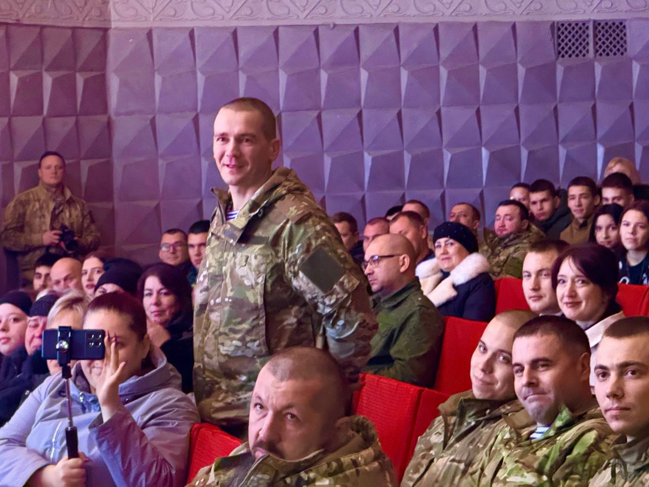 Энвер Абдураимов: Праздничный концерт в Каланчаке, посвящённый Дню Героев Отечества Энвер Абдураимов: Праздничный концерт в Каланчаке, посвящённый Дню Героев Отечества