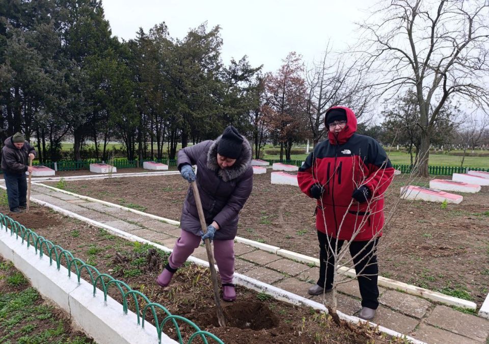 Члены первичного отделения № 296 партии «Единая Россия» высадили деревья памяти в День Героев Отечества и почтили память героев-земляков! Члены первичного отделения № 296 партии «Единая Россия» высадили деревья памяти в День Героев Отечества и почтили память героев-земляков!