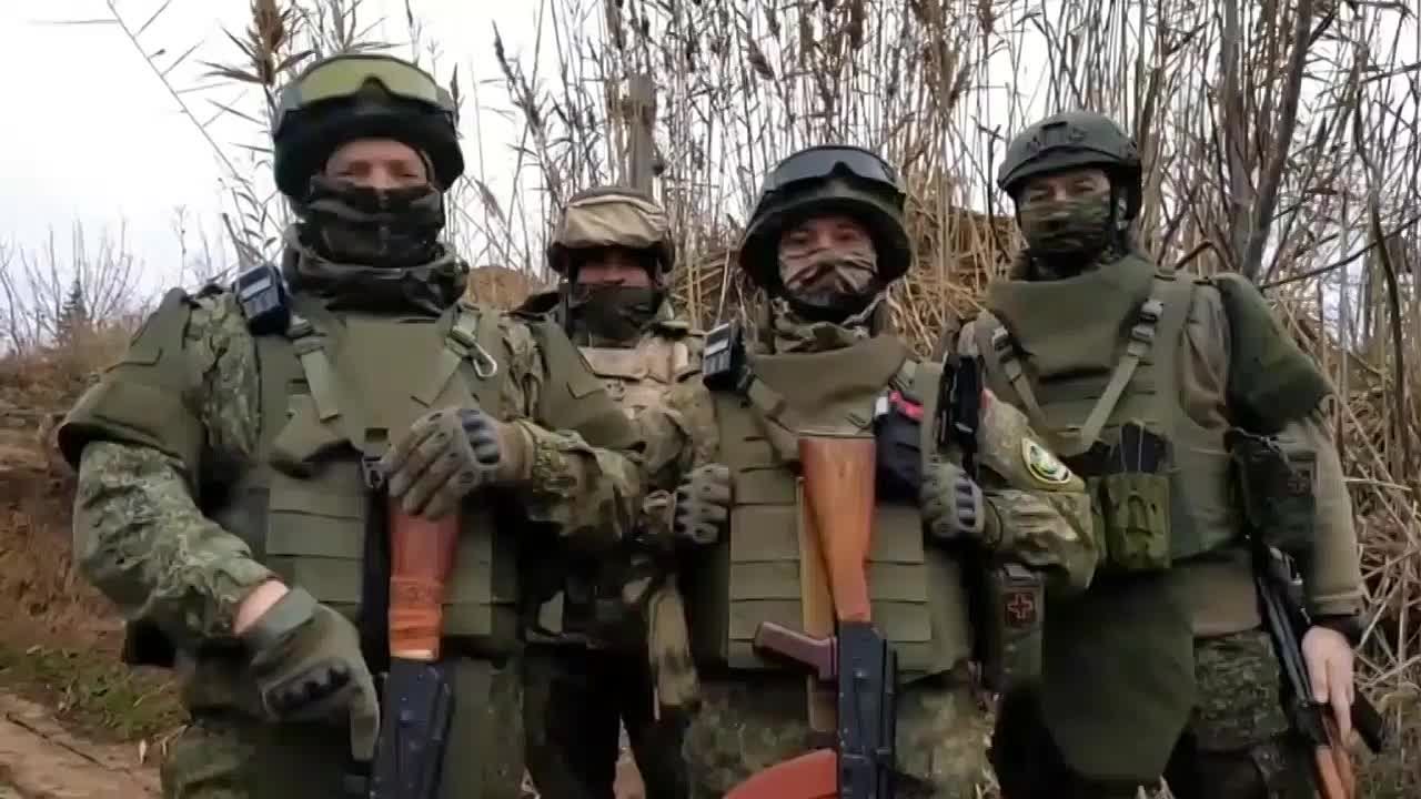 Бойцы 3-го батальона Крымского полка передали поздравления всем жителям России с Днём Героев Отечества