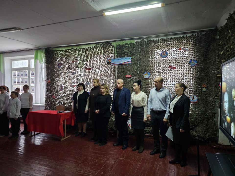 В школе села Хлебодаровка в День Героев Отечества открыли «Парту Героя»!