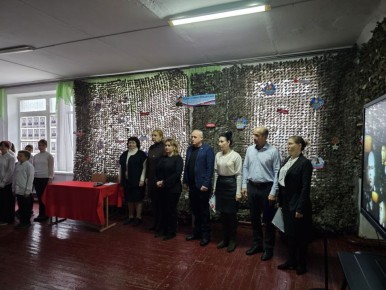 В школе села Хлебодаровка в День Героев Отечества открыли «Парту Героя»!