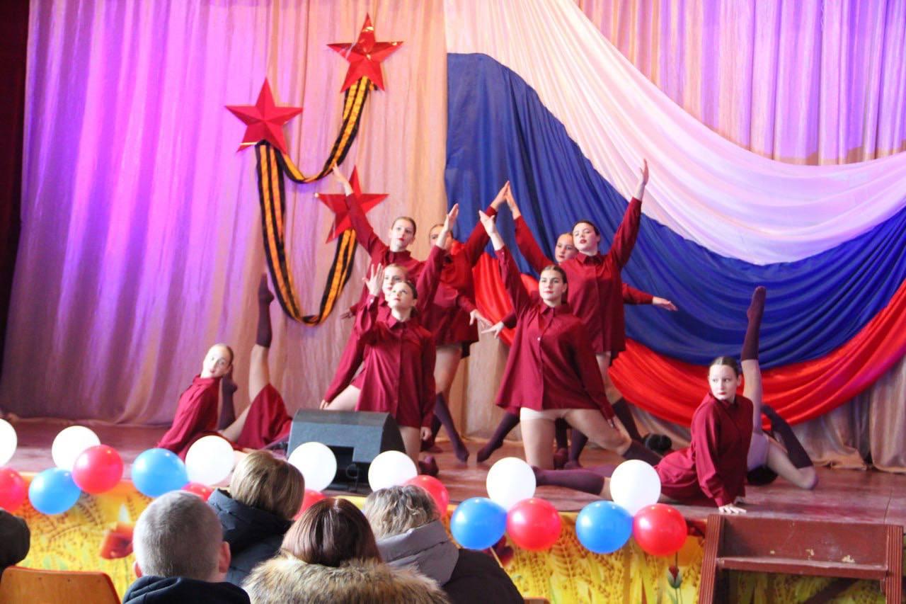 Память, гордость, мужество: торжественный концерт в честь Дня Героев Отечества и закрытия Года Защитника Отечества