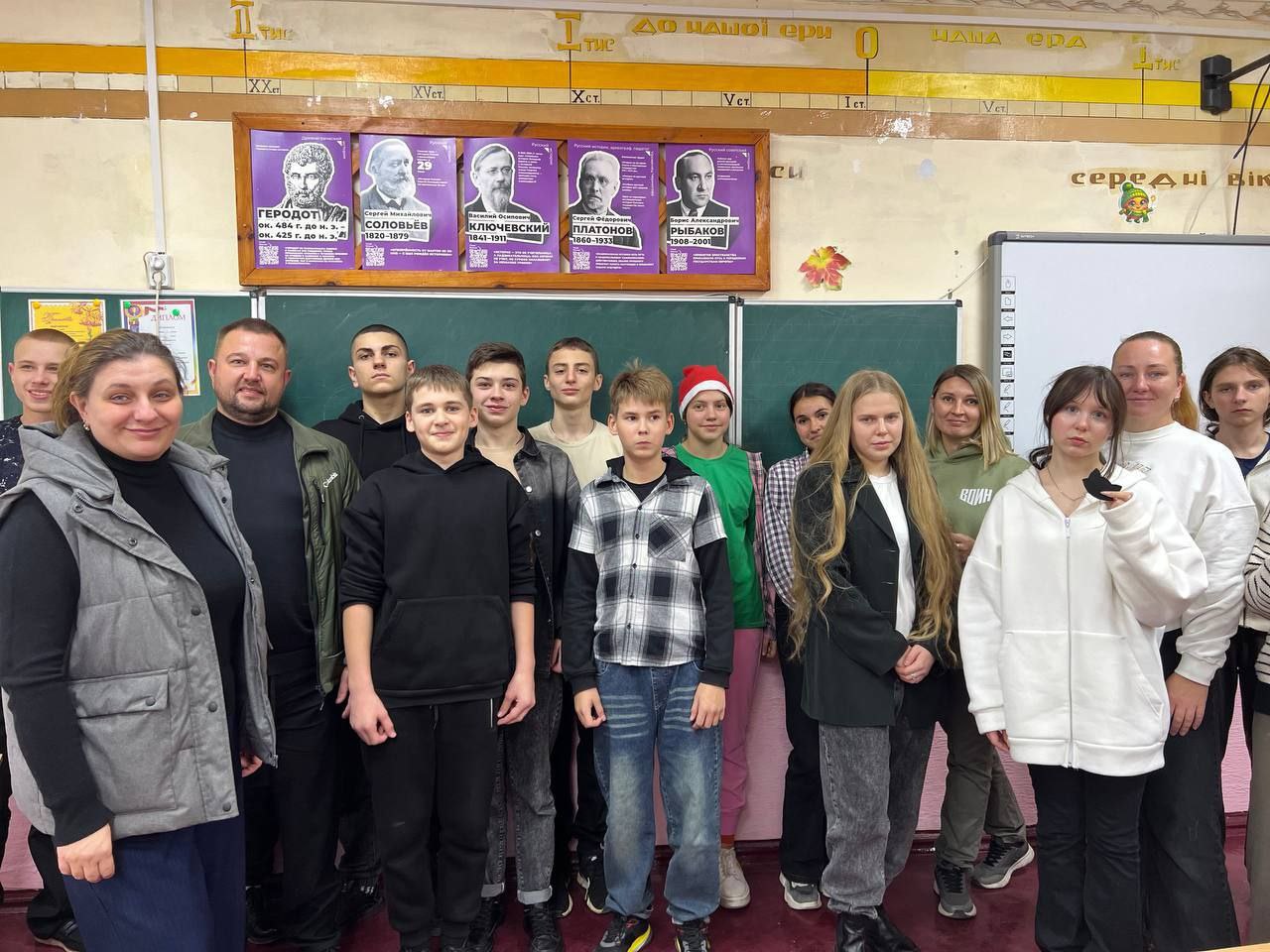 Тематический субботник "День помощи и улыбок" Тематический субботник "День помощи и улыбок"