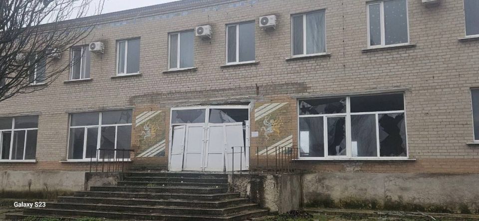 Коммунальные службы Геническа оперативно ликвидируют последствия атаки БПЛА Коммунальные службы Геническа оперативно ликвидируют последствия атаки БПЛА
