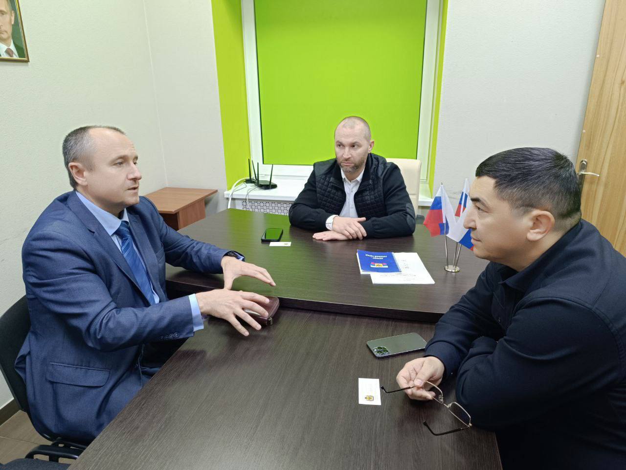 Энвер Абдураимов: Рабочая поездка в прифронтовую Каховку Энвер Абдураимов: Рабочая поездка в прифронтовую Каховку