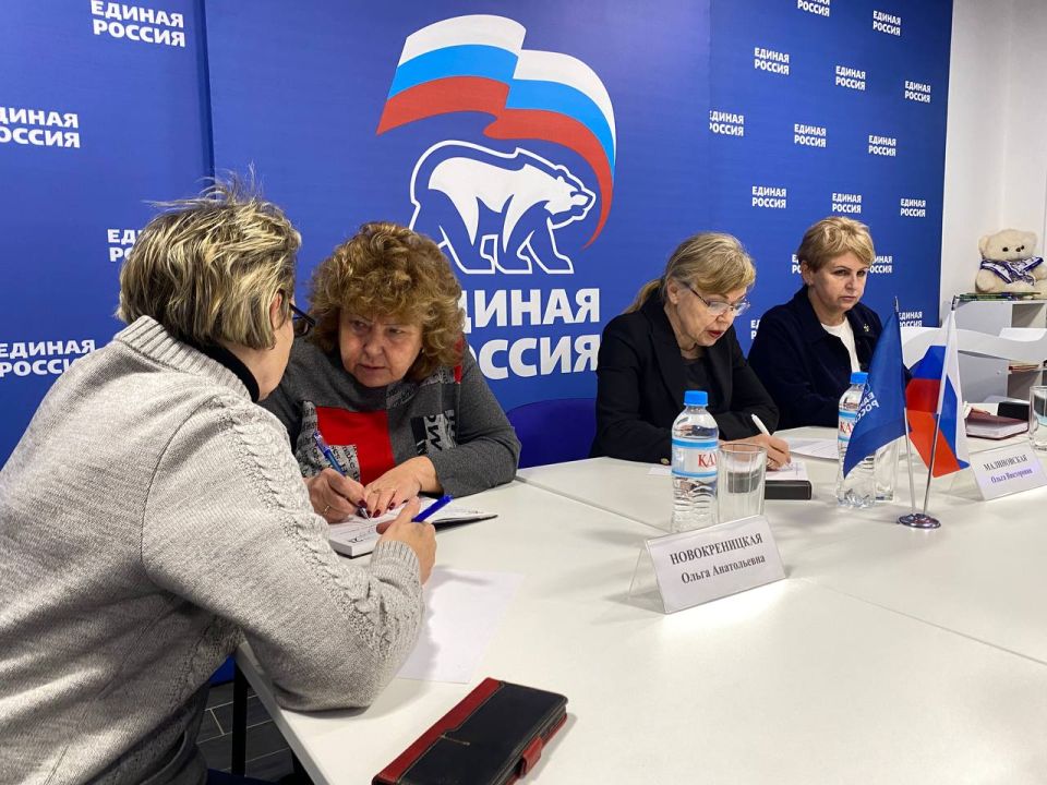 На приеме по вопросам трудовых отношений и социальной политики в ходе декады приемов граждан "Единой России" обсудили помощь маломобильным и многодетным На приеме по вопросам трудовых отношений и социальной политики в ходе декады приемов граждан "Единой России" обсудили помощь маломобильным и многодетным