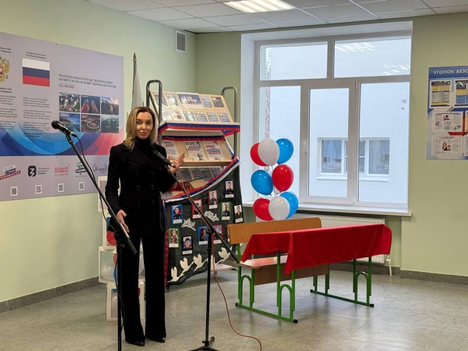 В Новотроицкой школе №1 открыли «Парту Героя» В Новотроицкой школе №1 открыли «Парту Героя»