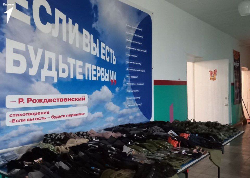 Первые Строгановской школы приняли участие в акциях «Спасибо героям» и «Тепло на СВО» Первые Строгановской школы приняли участие в акциях «Спасибо героям» и «Тепло на СВО»