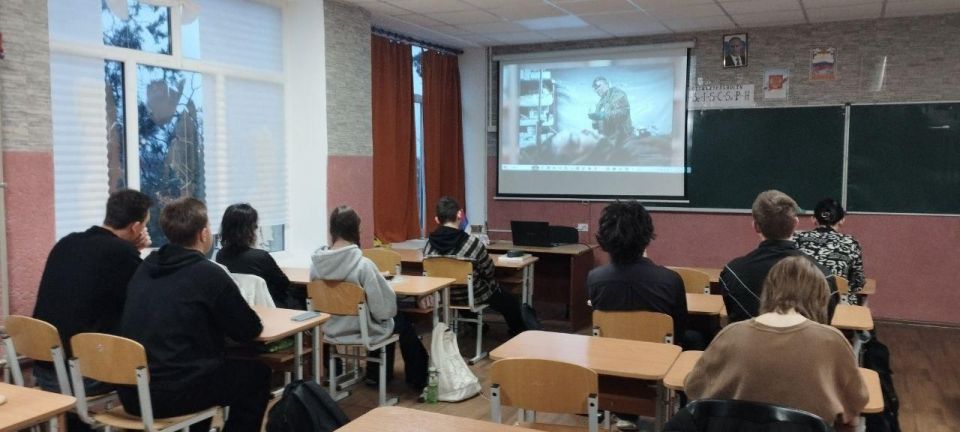 Уроки мужества в Лазурненской школе Уроки мужества в Лазурненской школе