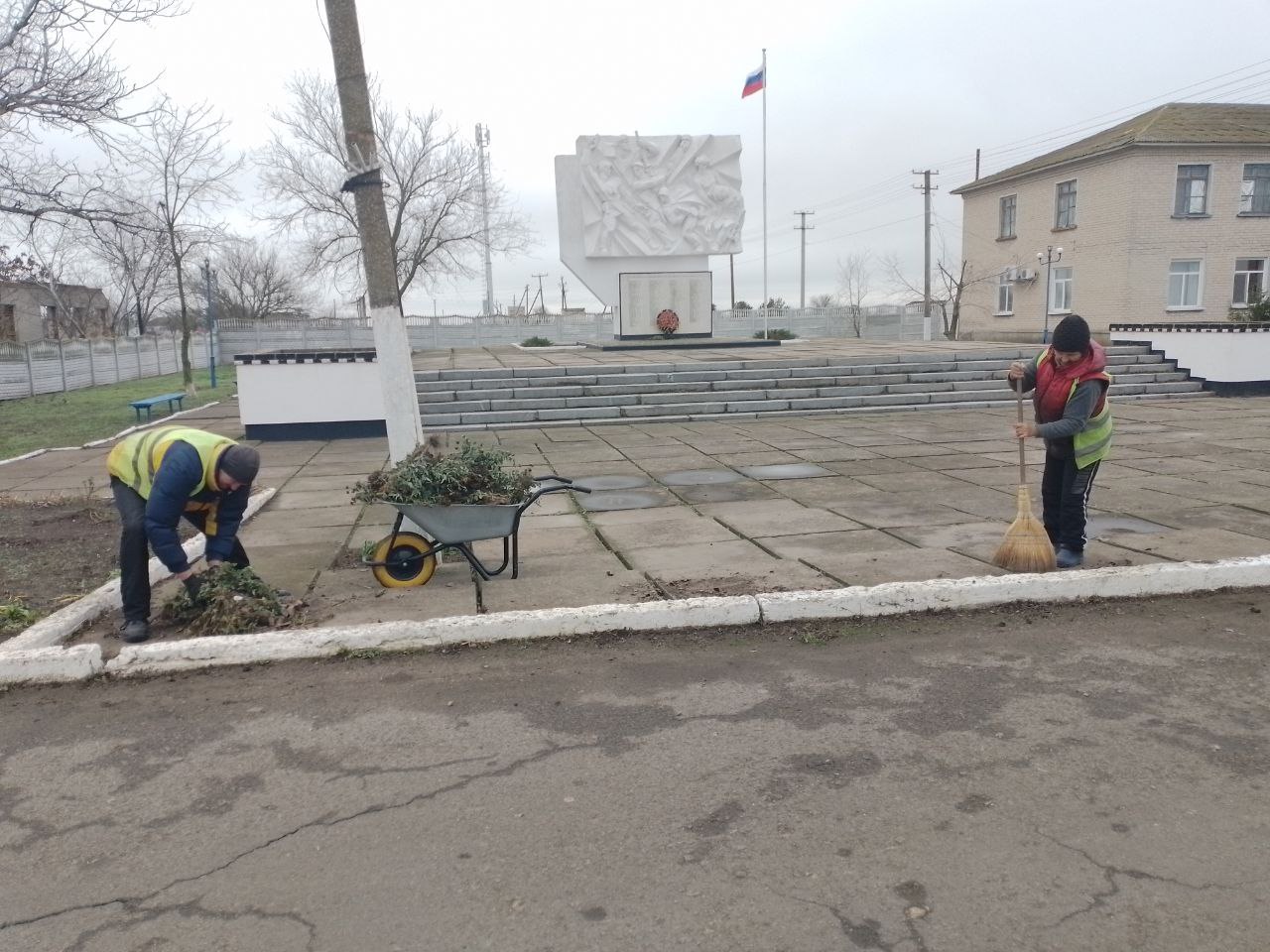 Ежедневная работа для комфорта жителей: коммунальные службы Генического округа продолжают благоустройство территорий Ежедневная работа для комфорта жителей: коммунальные службы Генического округа продолжают благоустройство территорий