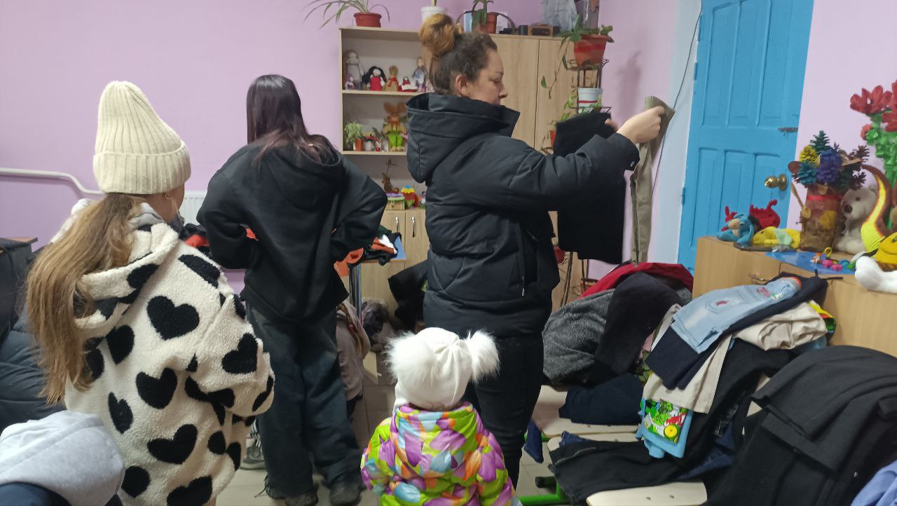 Волонтеры из Ставропольского края передали гуманитарную помощь жителям села Богдановка Волонтеры из Ставропольского края передали гуманитарную помощь жителям села Богдановка