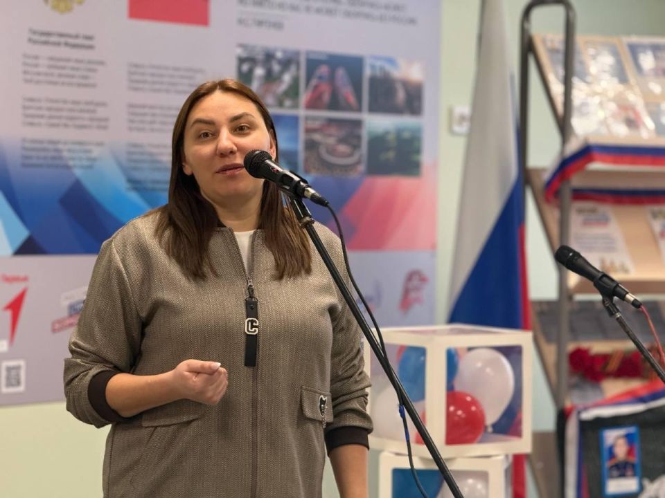 В Новотроицкой школе №1 открыли «Парту Героя» В Новотроицкой школе №1 открыли «Парту Героя»