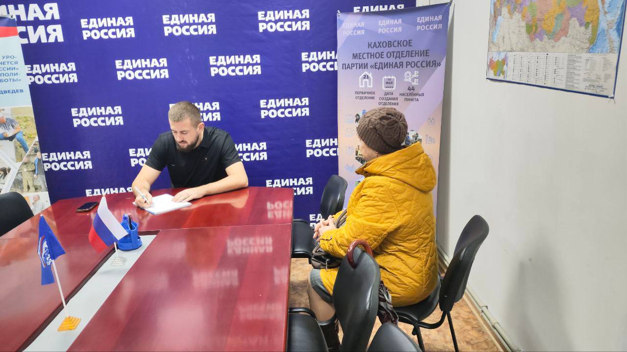 Прием граждан провел руководитель фракции «Единая Россия», председатель Совета депутатов Александр Зуев Прием граждан провел руководитель фракции «Единая Россия», председатель Совета депутатов Александр Зуев