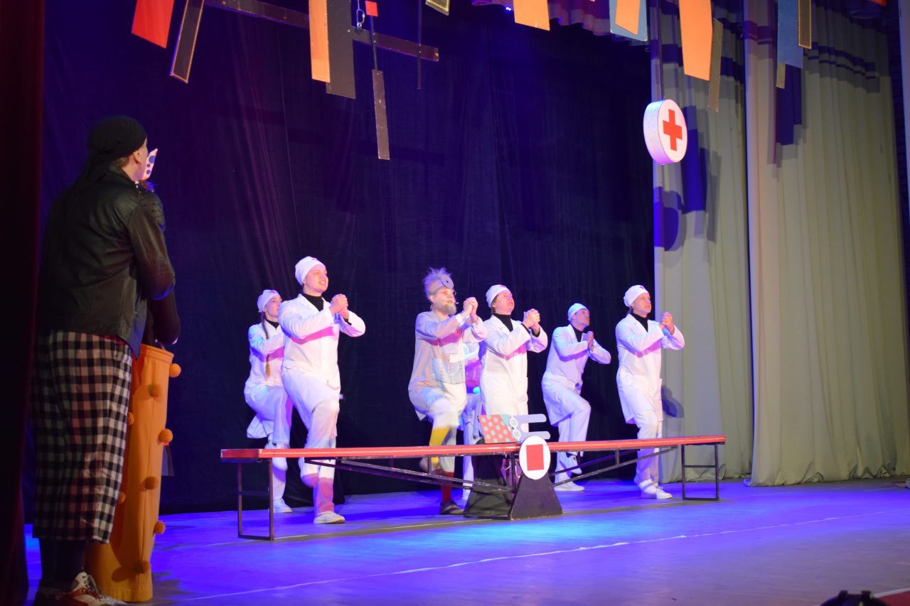 Сегодня в Новотроицком Центре культуры и досуга прошёл долгожданный спектакль Омского областного театра юных зрителей имени XX-летия Ленинского комсомола — «Айболит и Бармалей»! Сегодня в Новотроицком Центре культуры и досуга прошёл долгожданный спектакль Омского областного театра юных зрителей имени XX-летия Ленинского комсомола — «Айболит и Бармалей»!