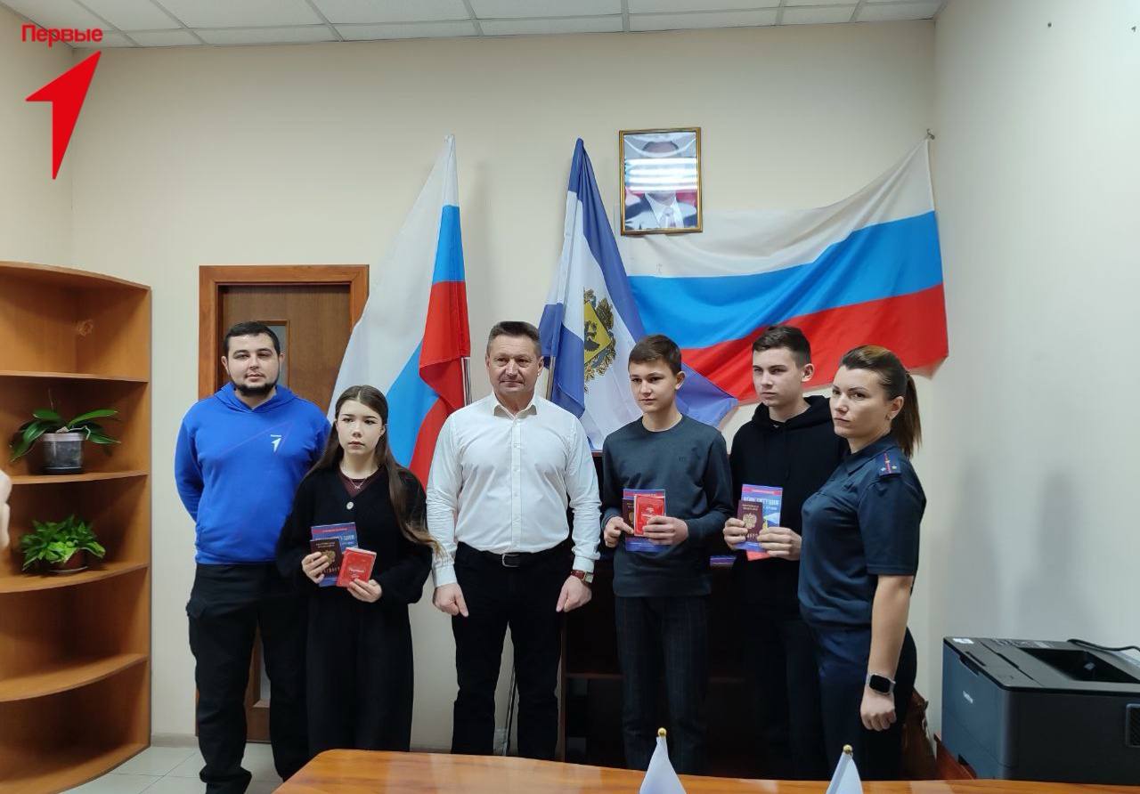 Первые Скадовского округа получили паспорт гражданина России Первые Скадовского округа получили паспорт гражданина России