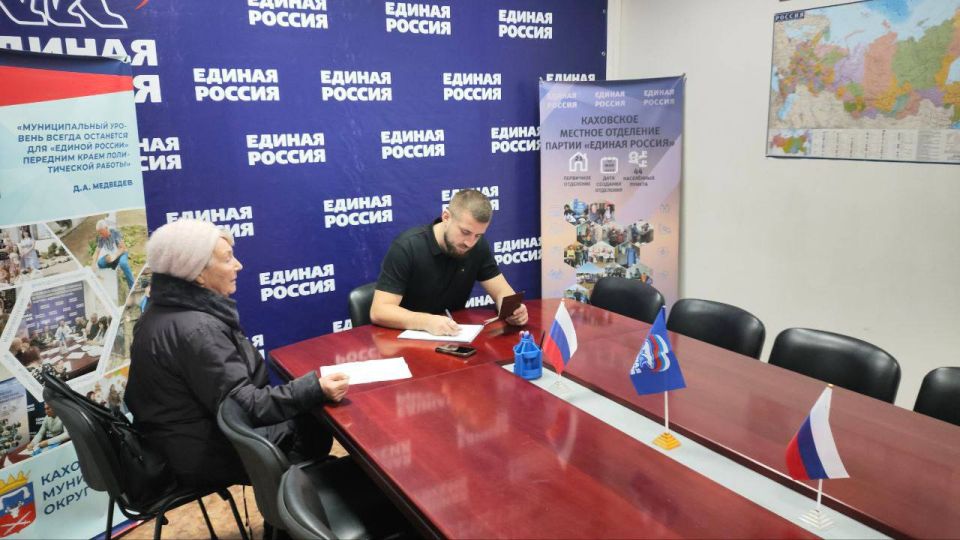 Прием граждан провел руководитель фракции «Единая Россия», председатель Совета депутатов Александр Зуев Прием граждан провел руководитель фракции «Единая Россия», председатель Совета депутатов Александр Зуев
