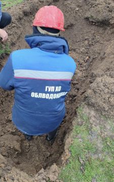 Сотрудники Чаплинского ТПУ ремонтные работы, направленных на повышение надежности и эффективности коммунальной инфраструктуры